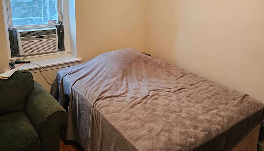 ALAN L HOMSY's room