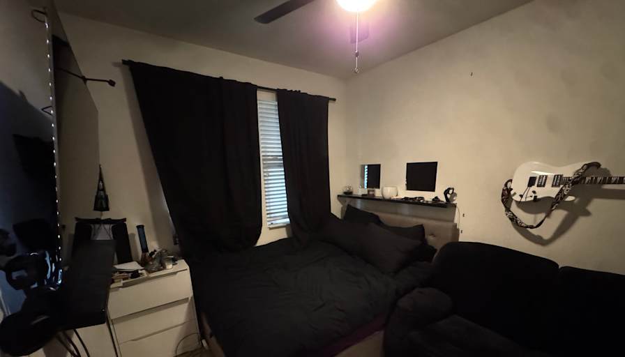 Itzabel28's room