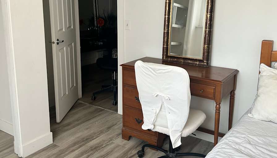 Katy Saunders's room