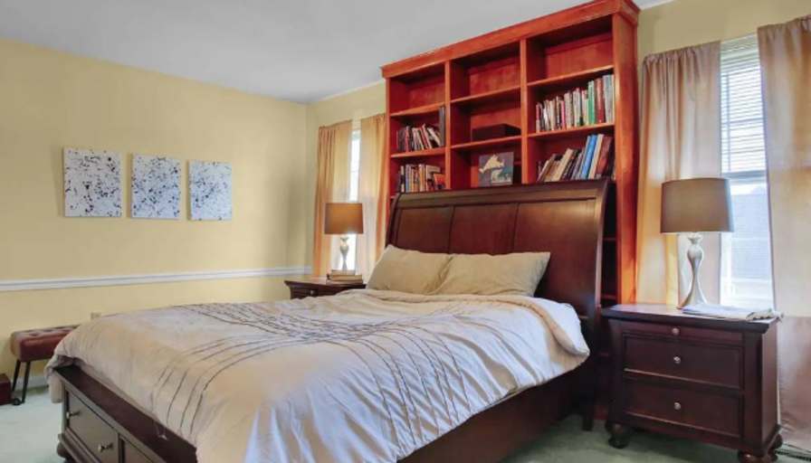 Private Floor in Spring Ridge's room