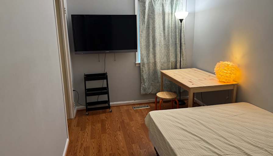 Eddie's room