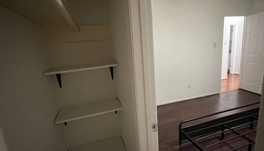 carlos's room
