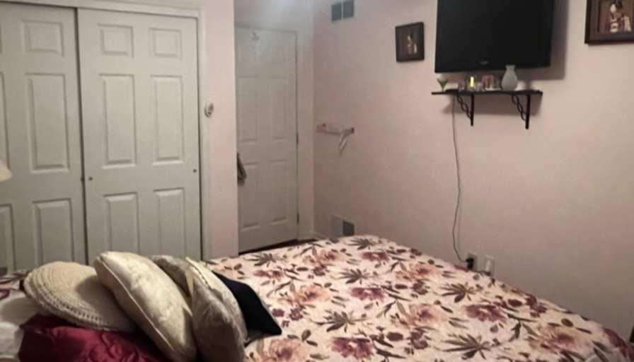 Winston's Rentals's room