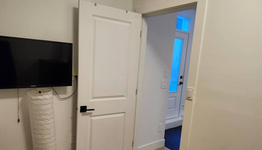 South Surrey - Grandview Heights's room