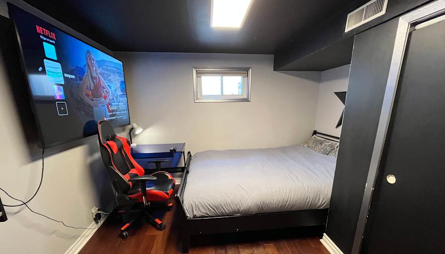 Dee's room