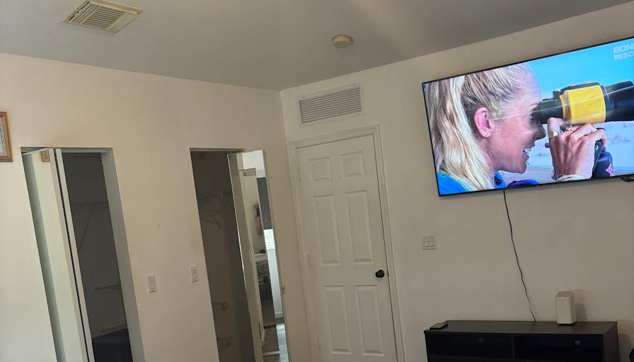 Andrés's room