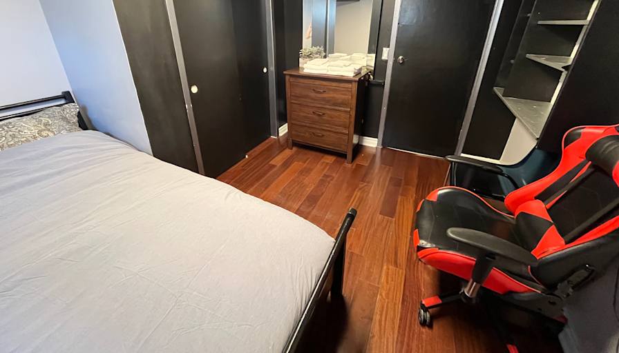 Dee's room