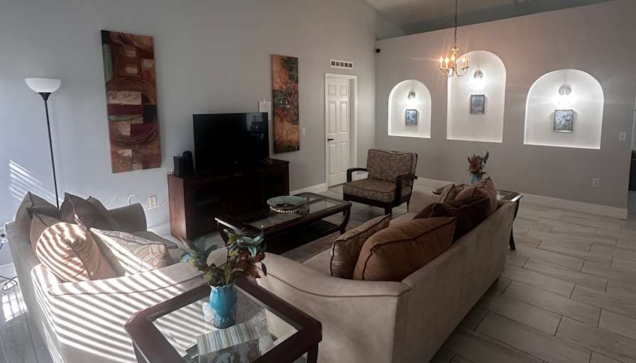 Glass Connect Housing Solutions's room