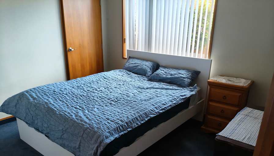 Stu HOLDEN's room