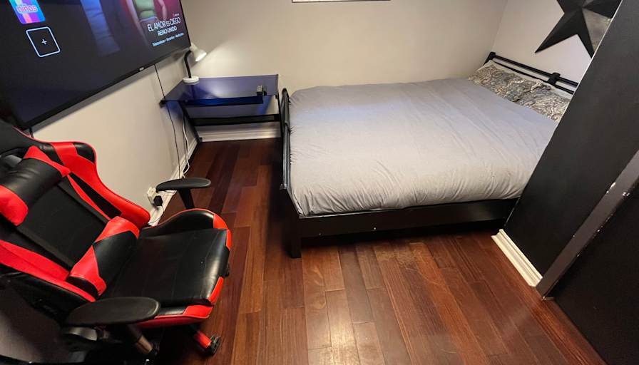 Dee's room