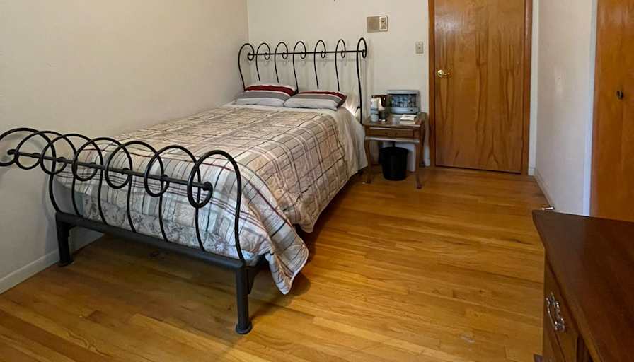 Etienne's room