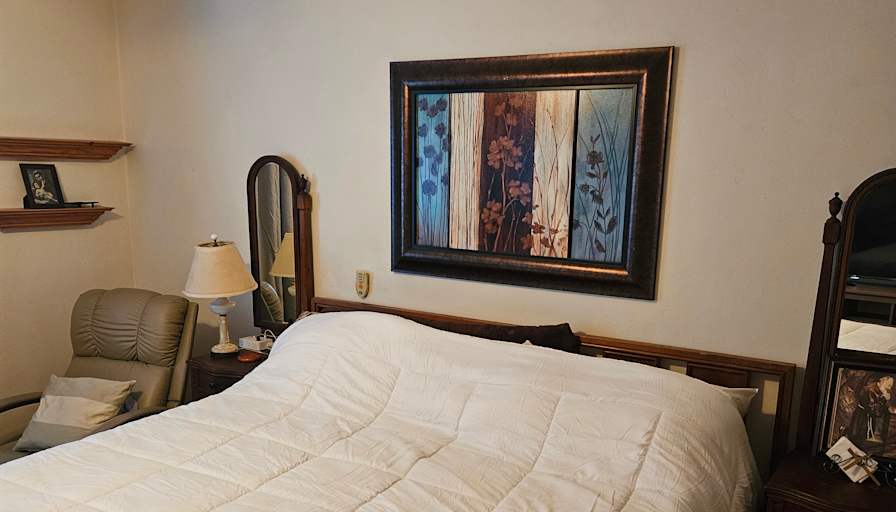 Enrique's room