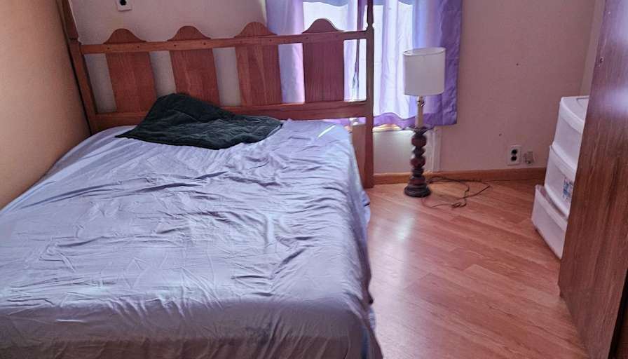 Lester's room