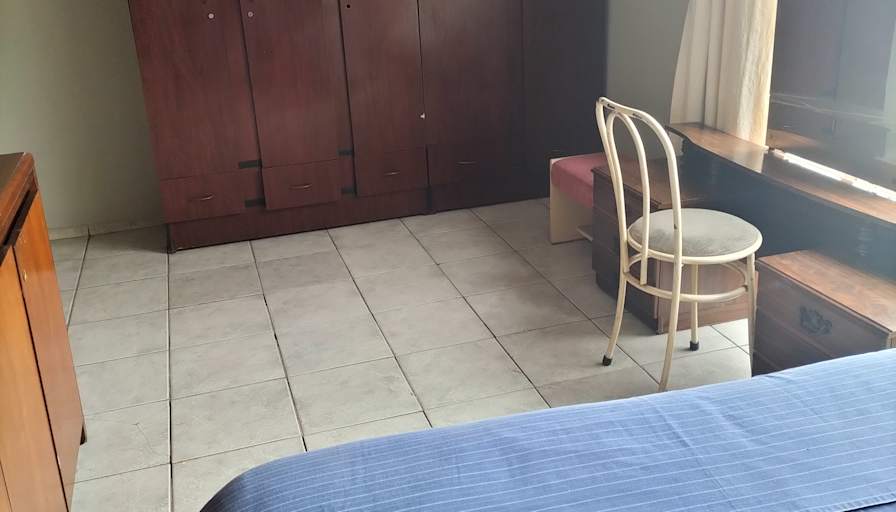Jeanett's room