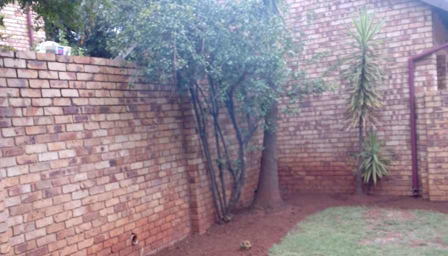Azande Mkhulisa's room