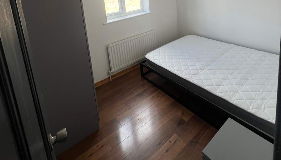 Eduart Pali's room