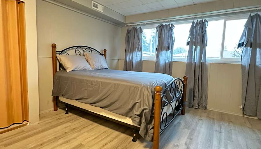 Annalyse's room