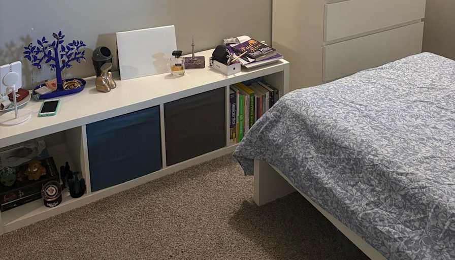 Saron's room