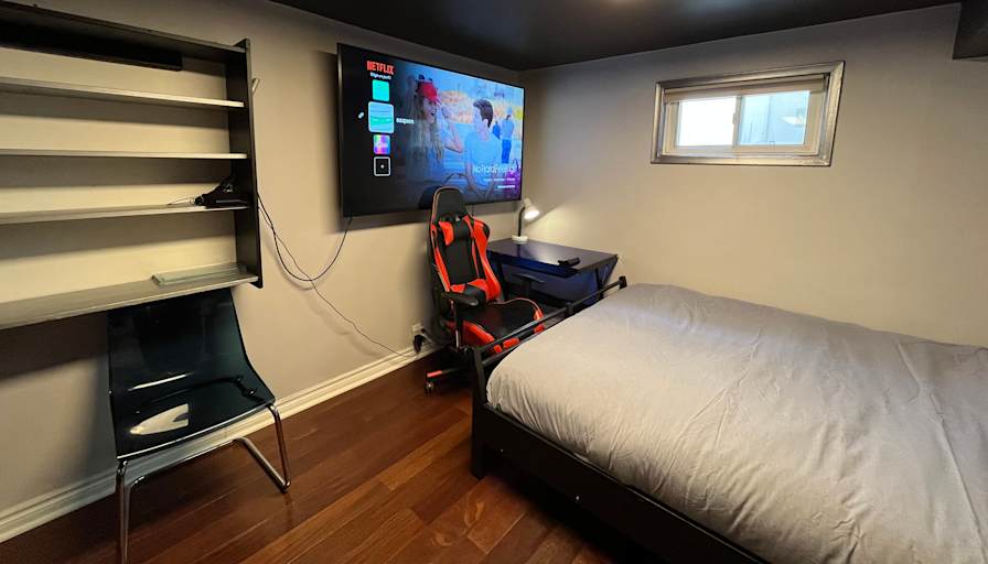 Dee's room