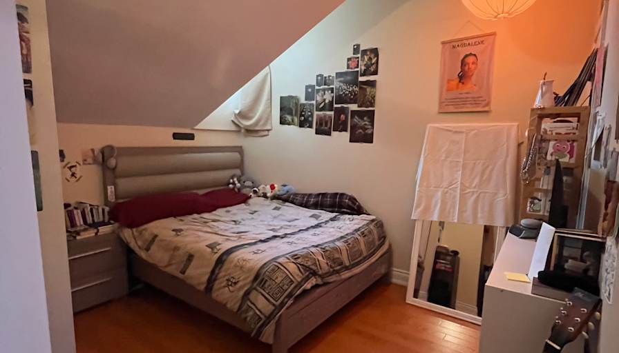 des's room