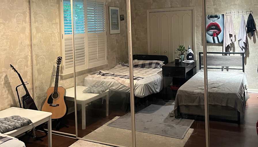 Anar's room