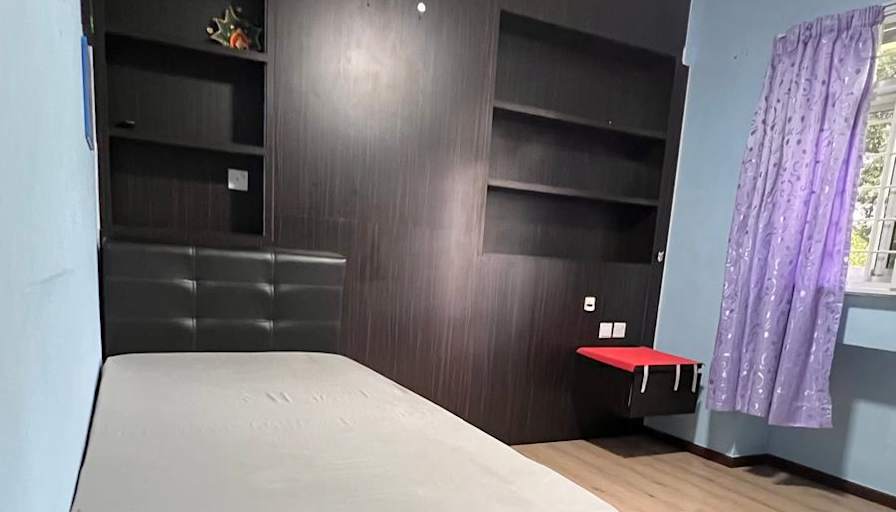 Viknes's room