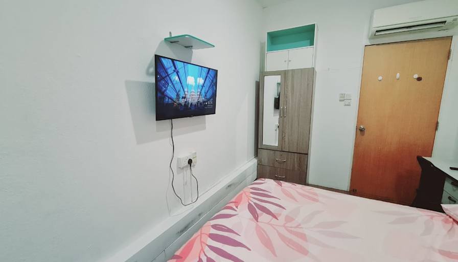 Roomy's room