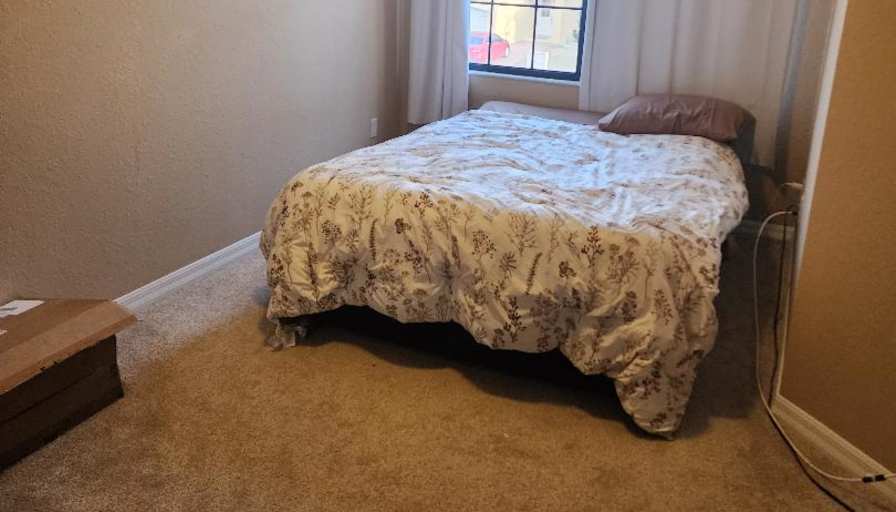 Caroline's room