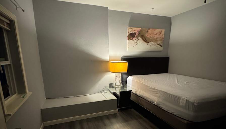 Yen's room