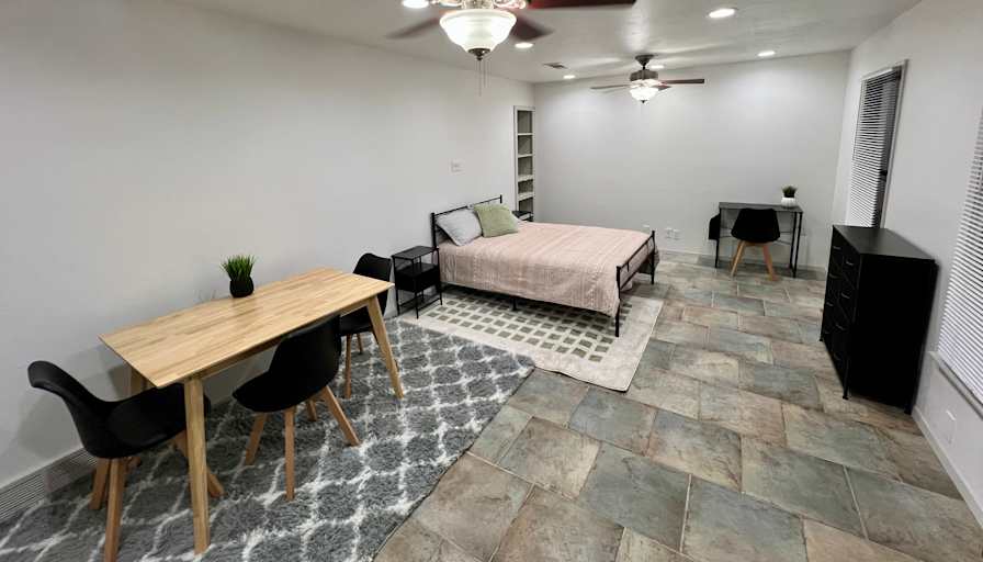 Andres's room