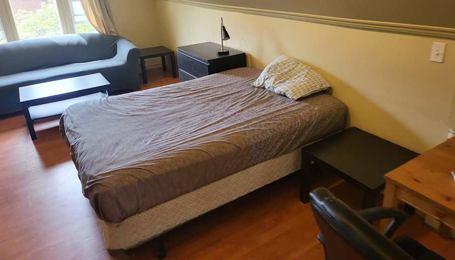 Oveeta's room