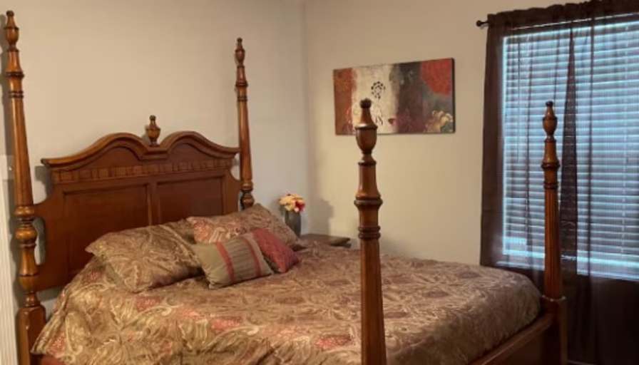 Scarlett's room