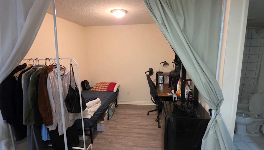 Jisu's room