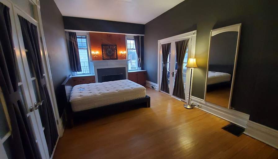 Kelly's room