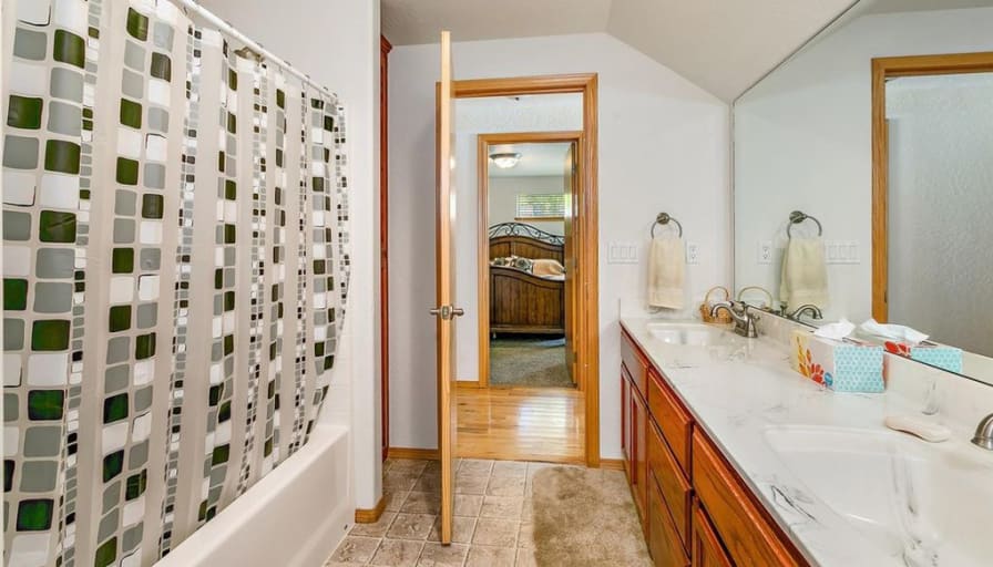 Eagle Point's room