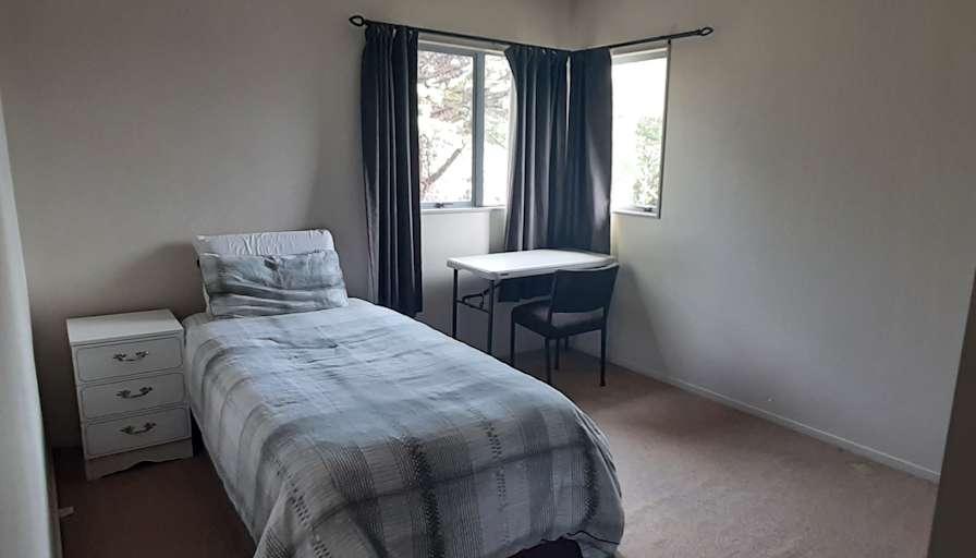 Priya Fernandes's room