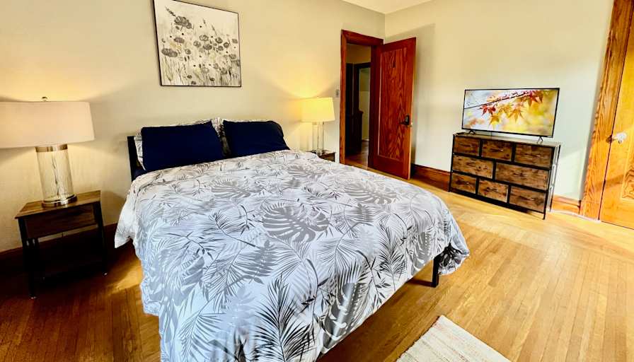 Cincy Furnished Stays's room