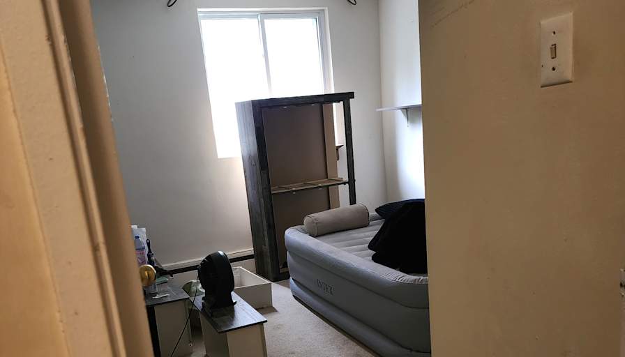 Farid's room