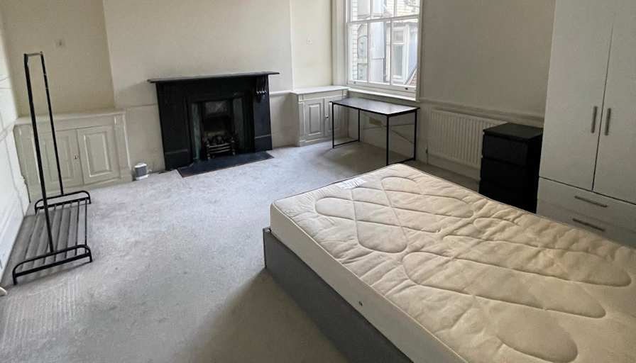Fernán's room