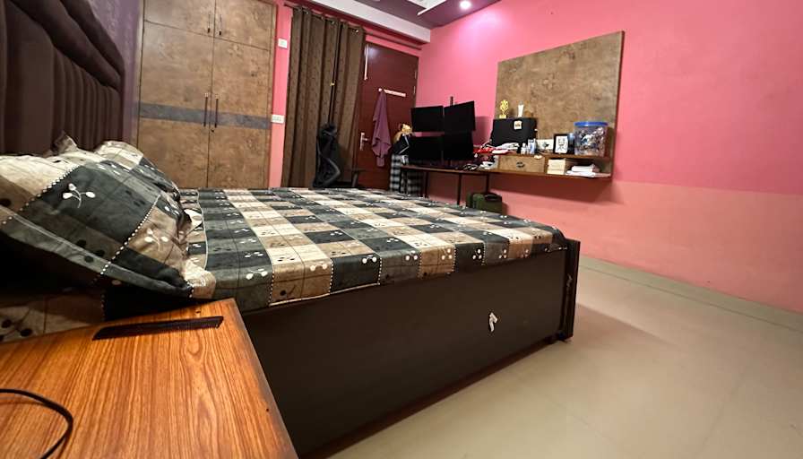 Abhay Garg's room