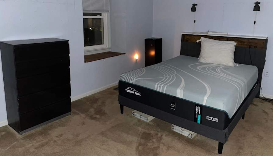 Sinai's room