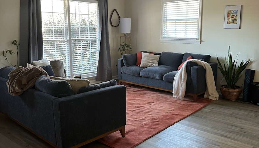 Dee's room