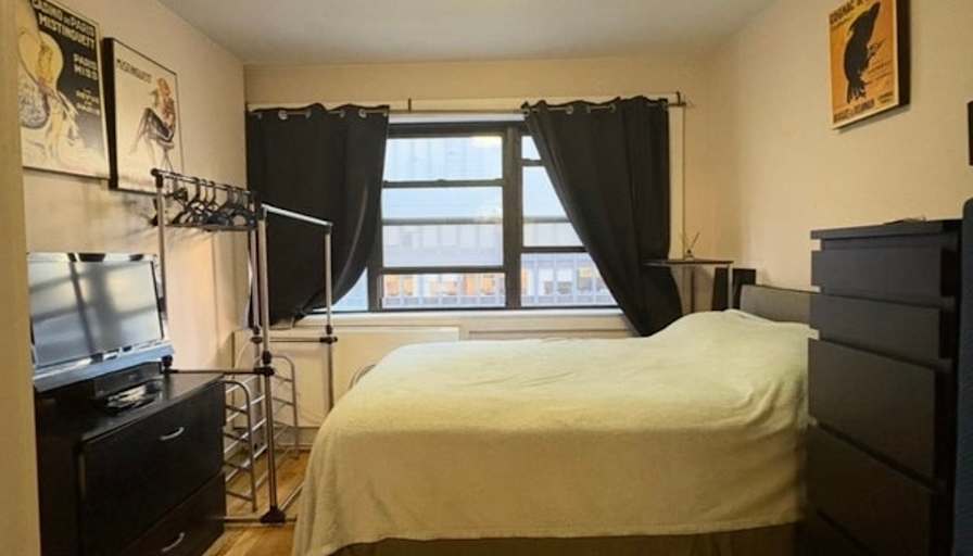 C Lee's room
