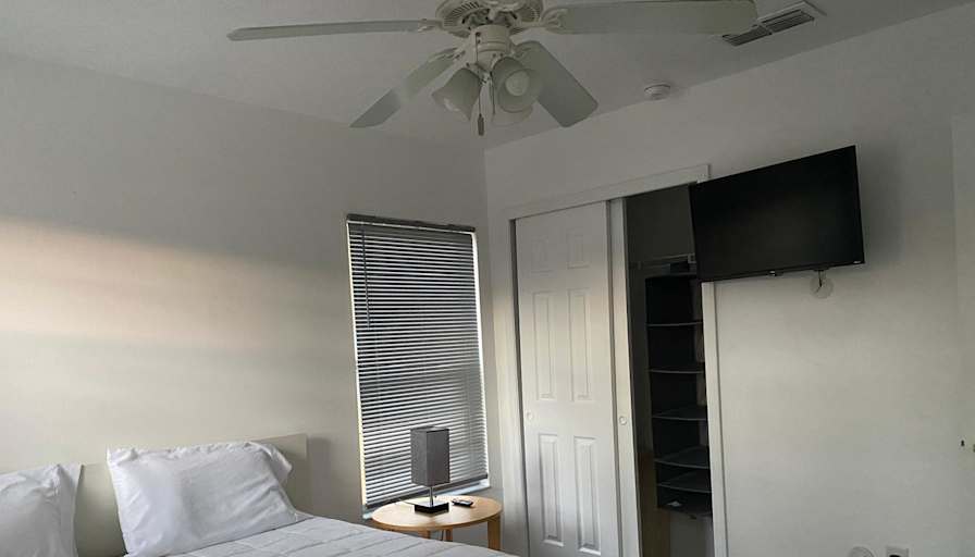 Laura Mateus's room