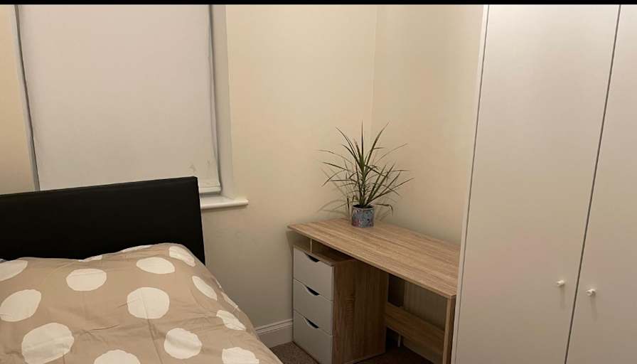Thomas's room