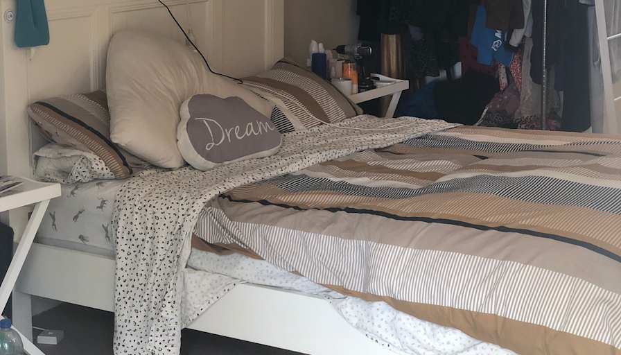 Felicity's room