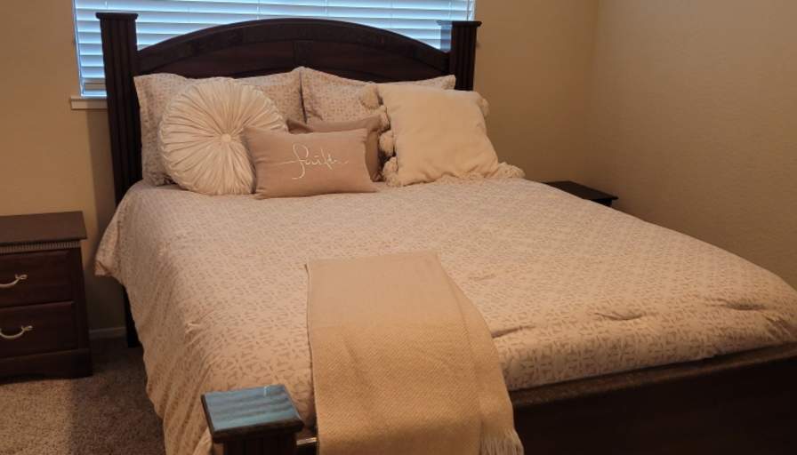 Leslie's room
