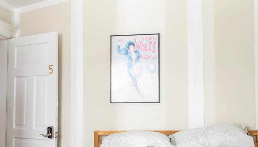 VH Rentals's room