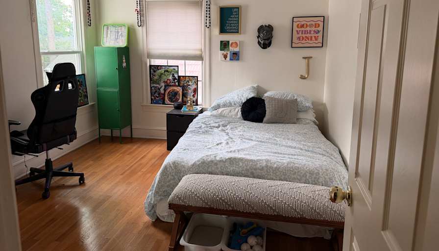 Menzelle Dedeaux's room