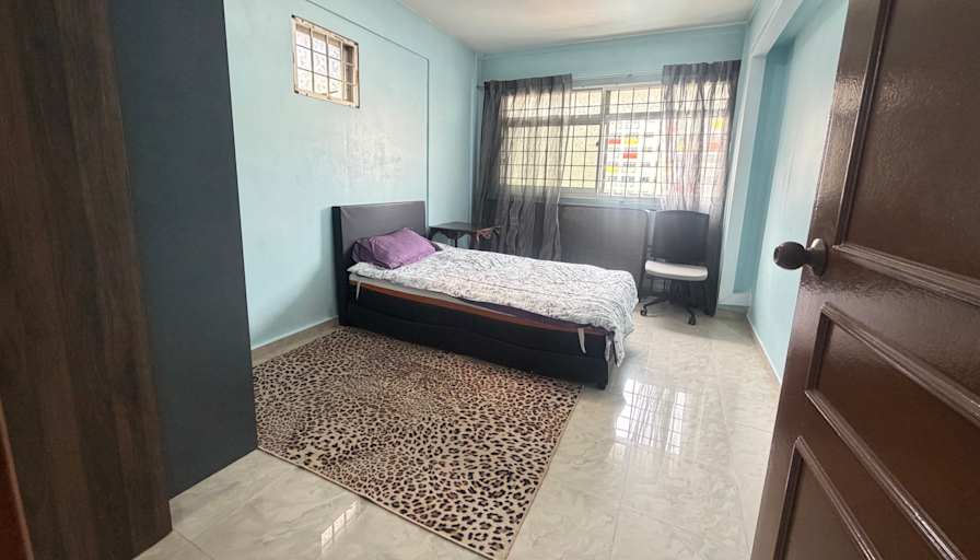 Shidah's room
